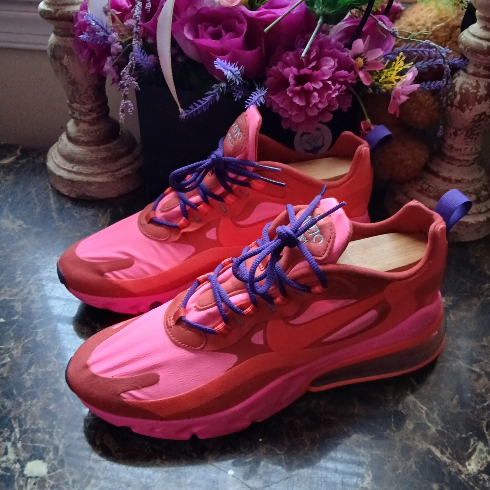 Nike Air Max 270 React Streetwear/Lifestyle Athletic Shoes Size 7 Women - Picture 3 of 15
